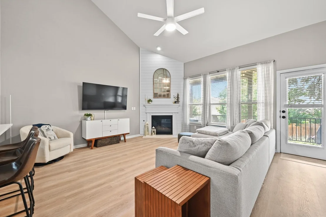 Photo of 903 Allende BND