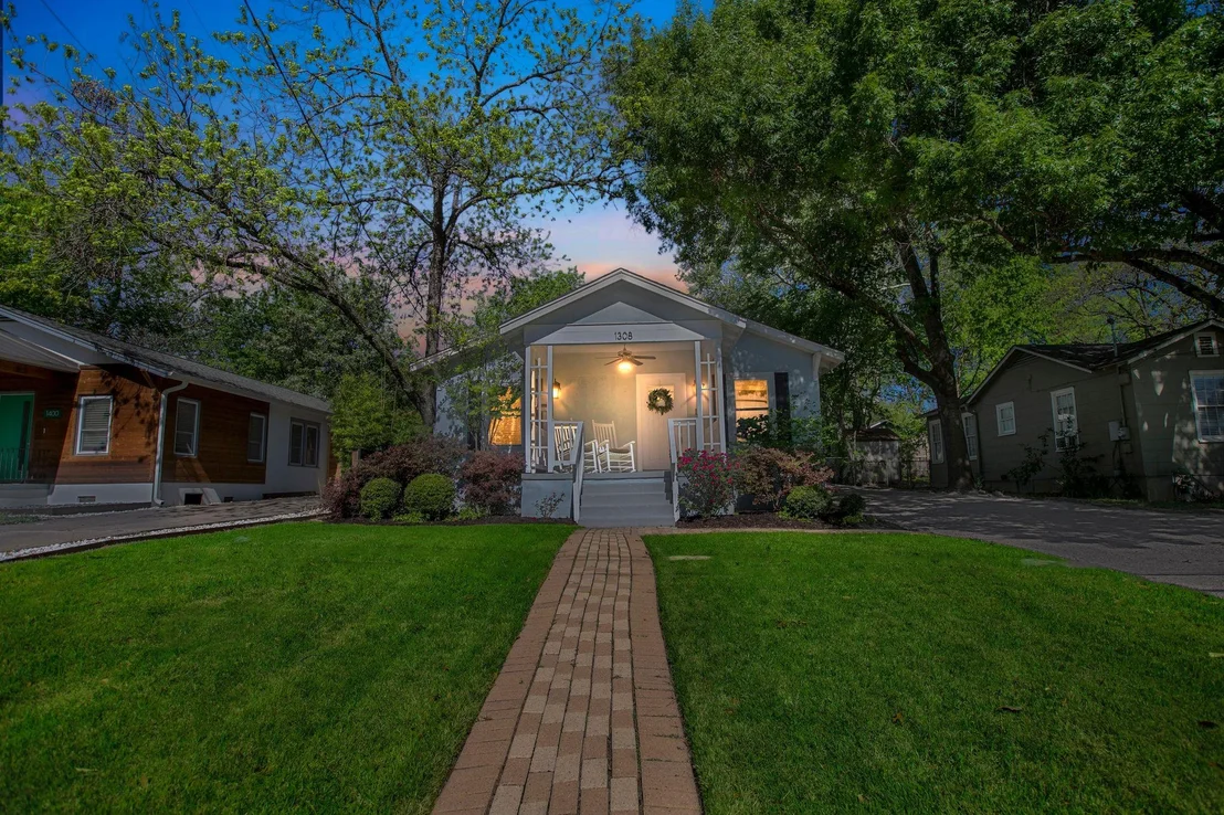 Photo of 1308 KINNEY Ave