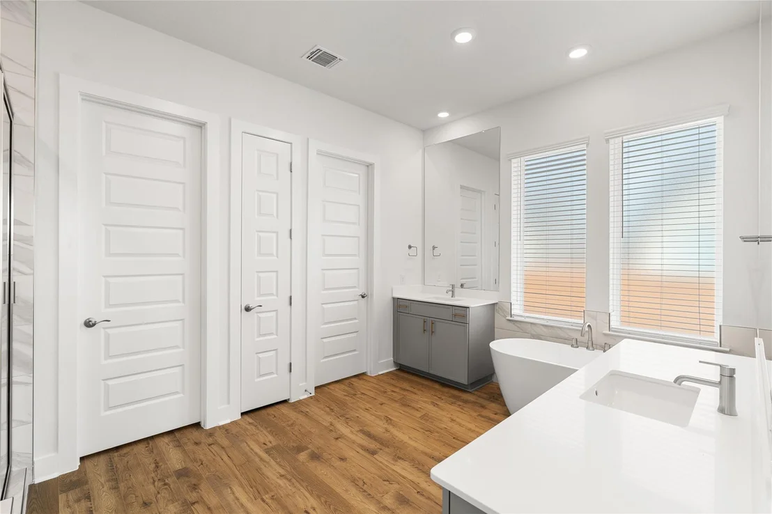 Photo of 2105 Tobiano TRCE