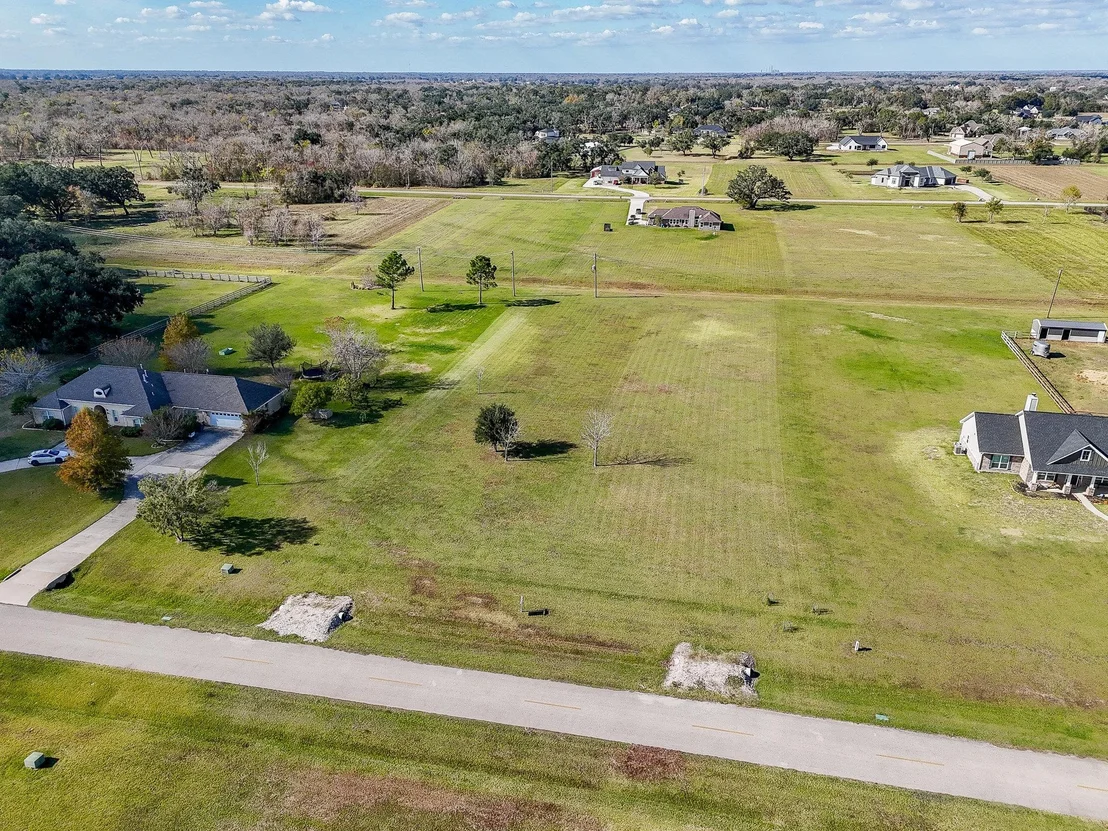 Photo of 702 Comanche Trail DR