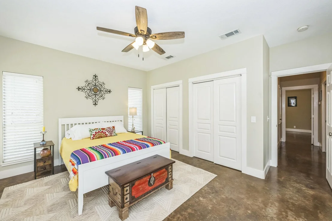 Photo of 201 W View DR