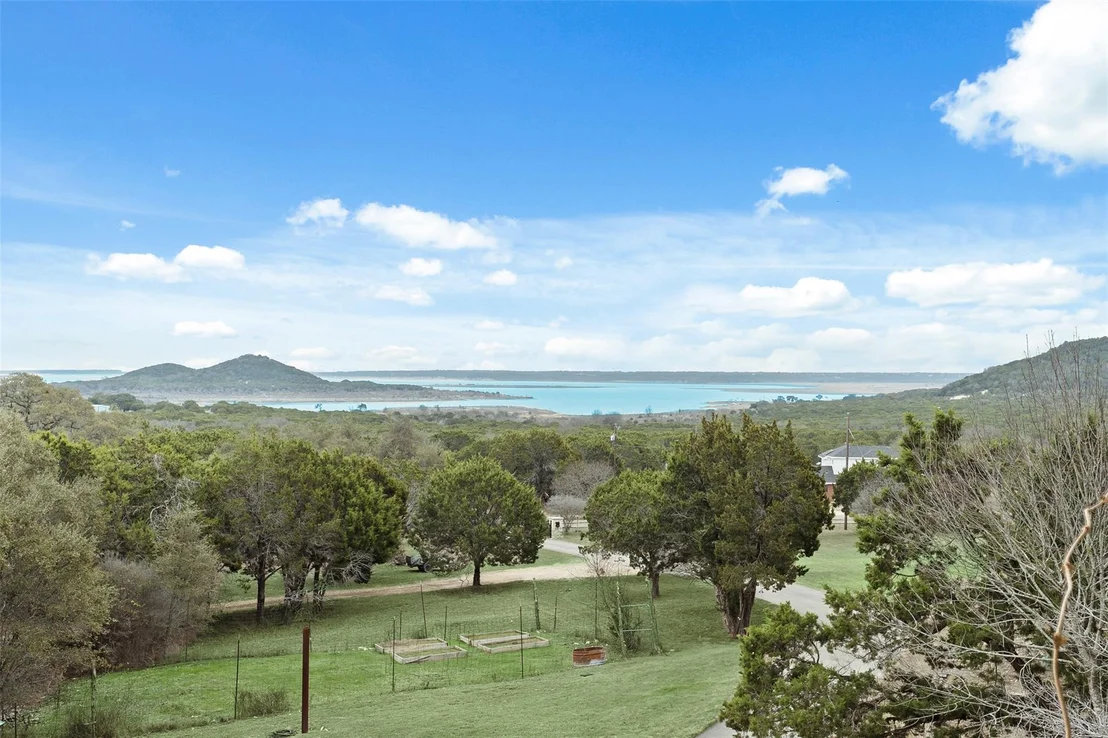 Photo of 5926 Lakeside DR