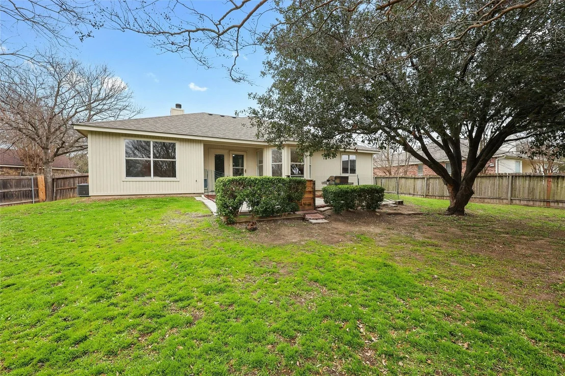Photo of 610 Sabine CIR