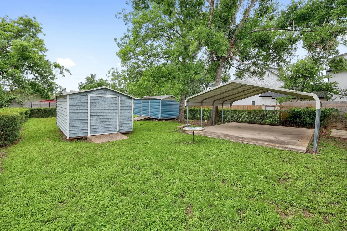 Photo of 4701 Leslie Ave
