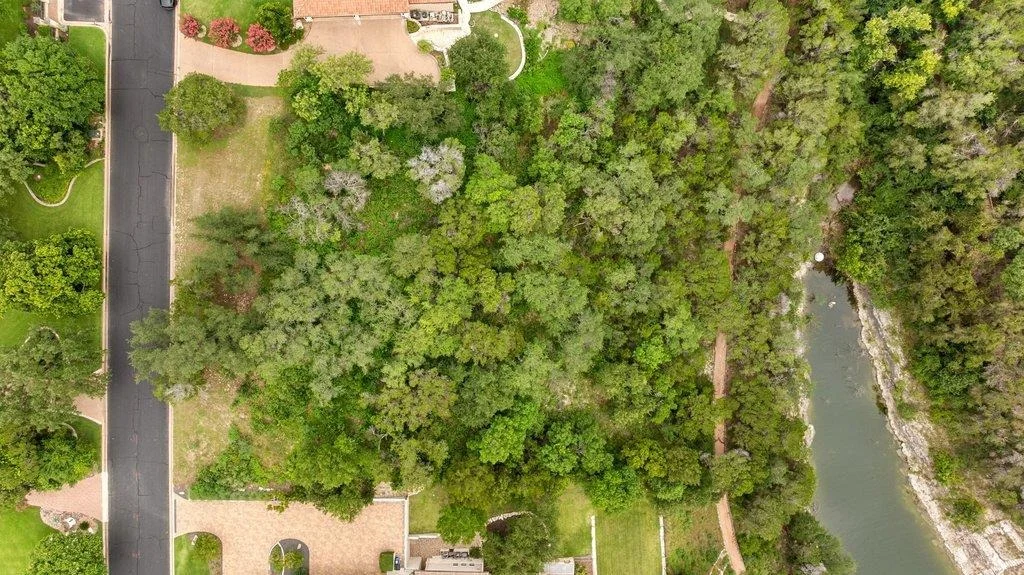 Photo of 16009 Chateau Ave