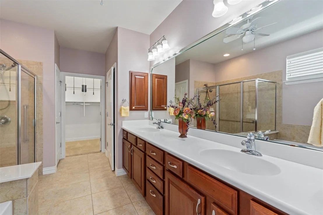 Photo of 106 Angelina CV