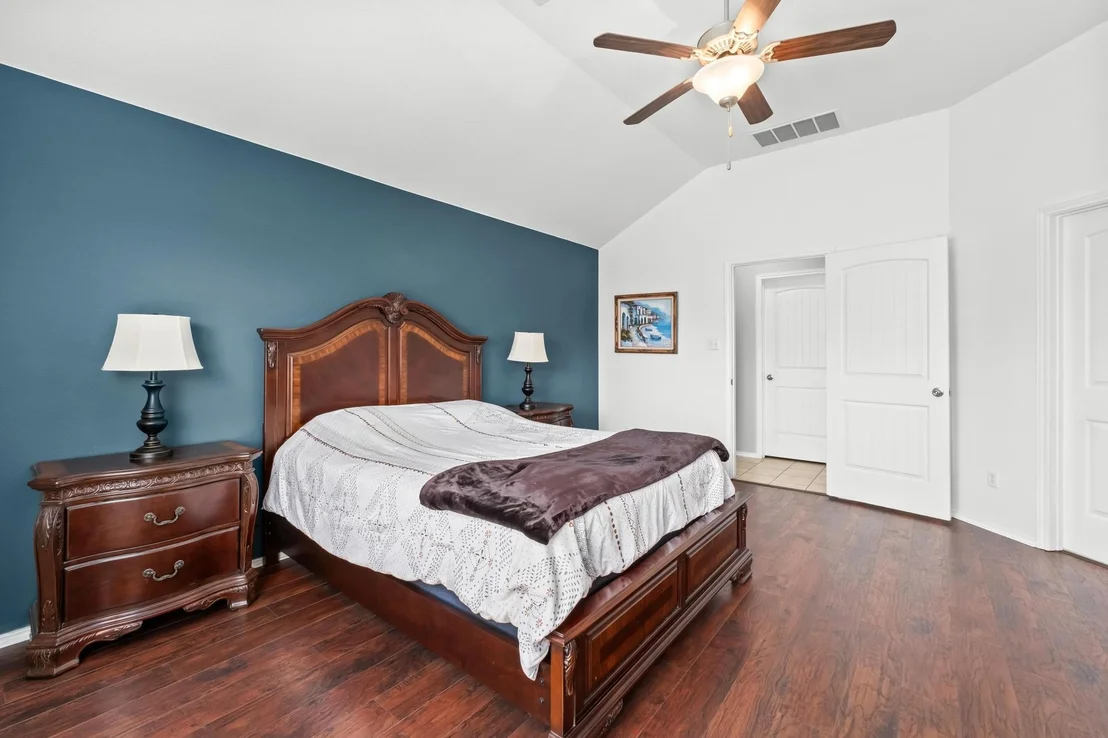 Photo of 160 Vermilion Marble TRL