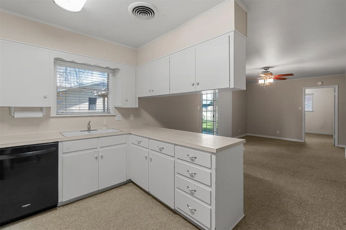 Photo of 305 Shannon LN