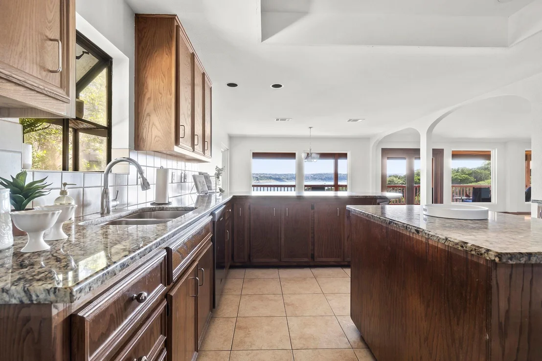 Photo of 18409 Lakepoint CV