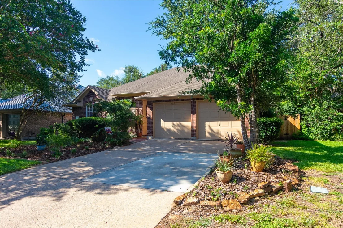 Photo of 6411 CLAIRMONT DR