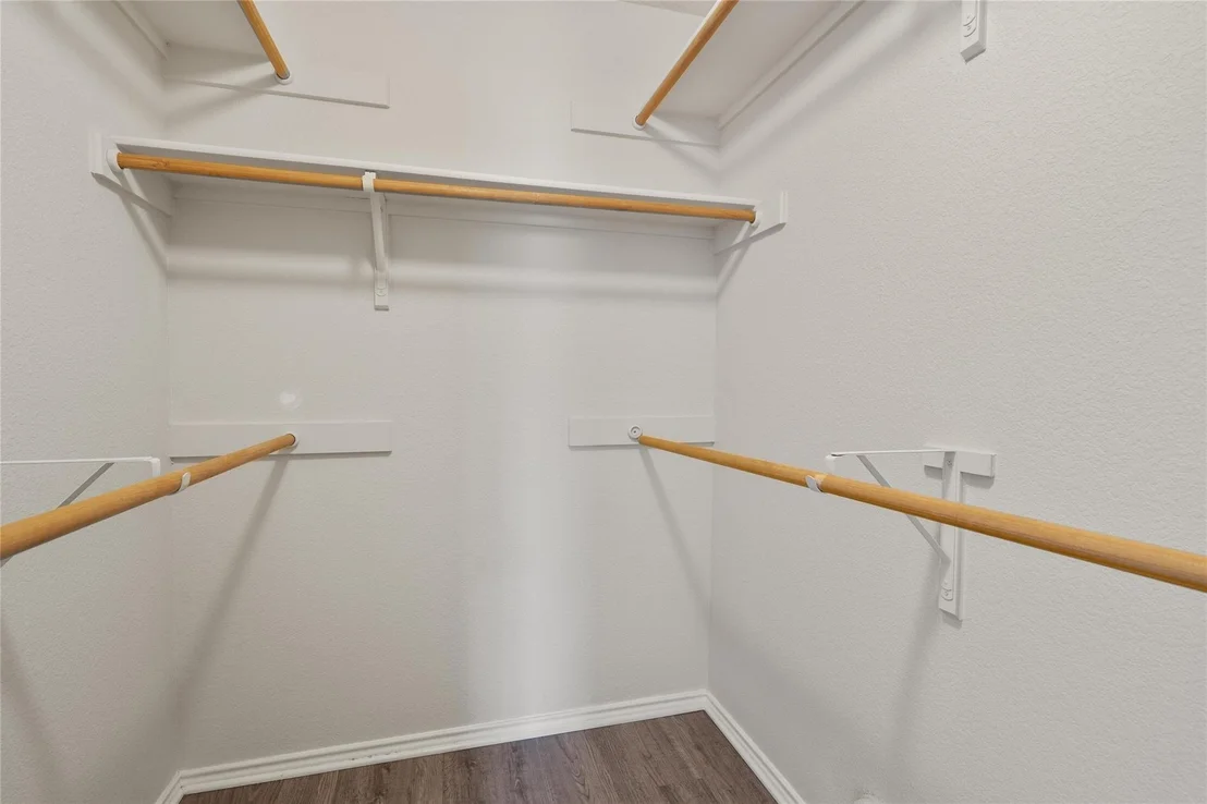 Photo of 3924 Links LN