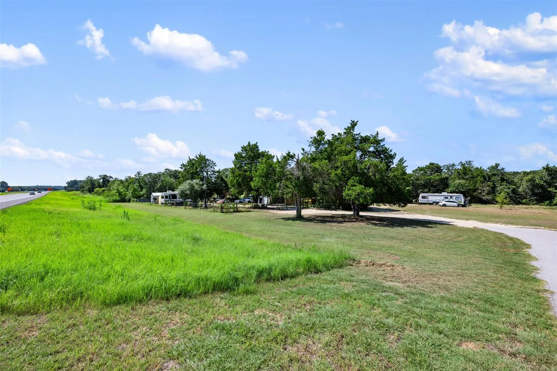 Photo of Unit 1 at 2057 US-290 Highway E