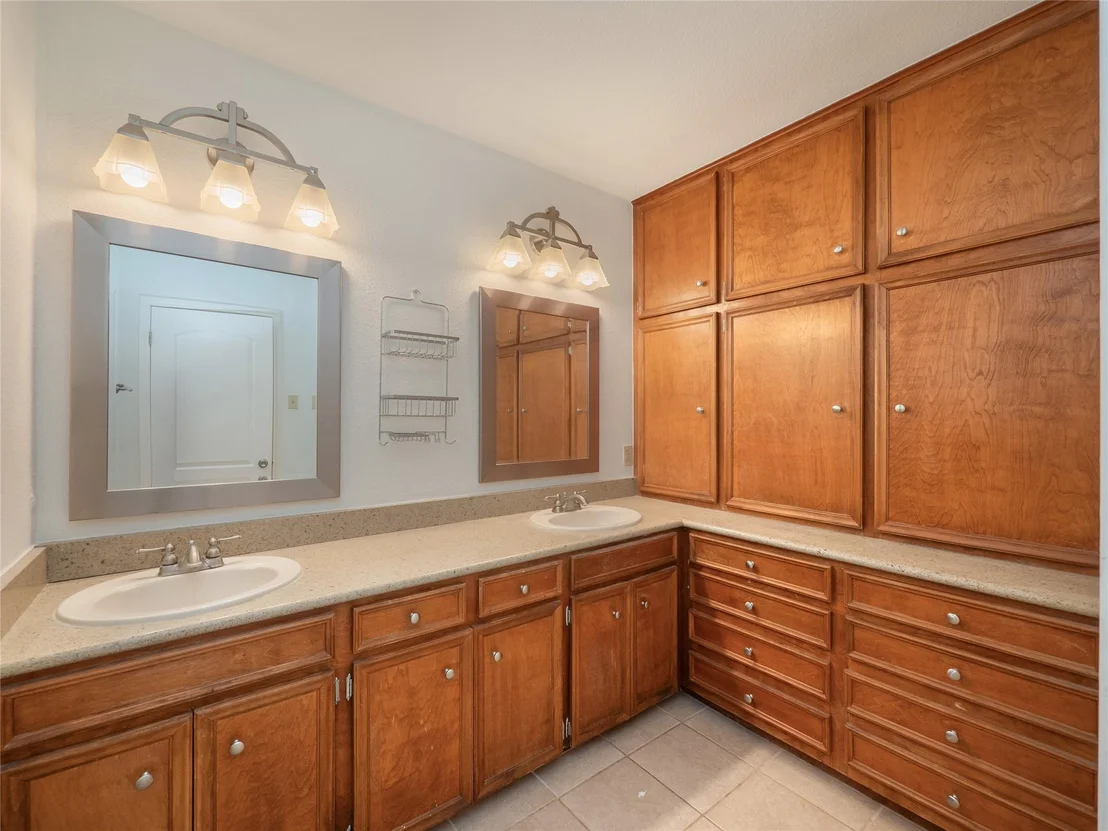 Photo of 1822 Rowe LOOP