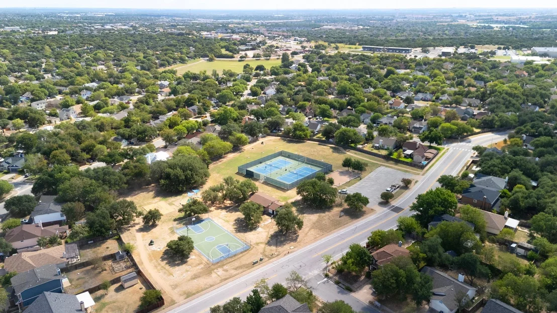 Photo of 806 Brook BND