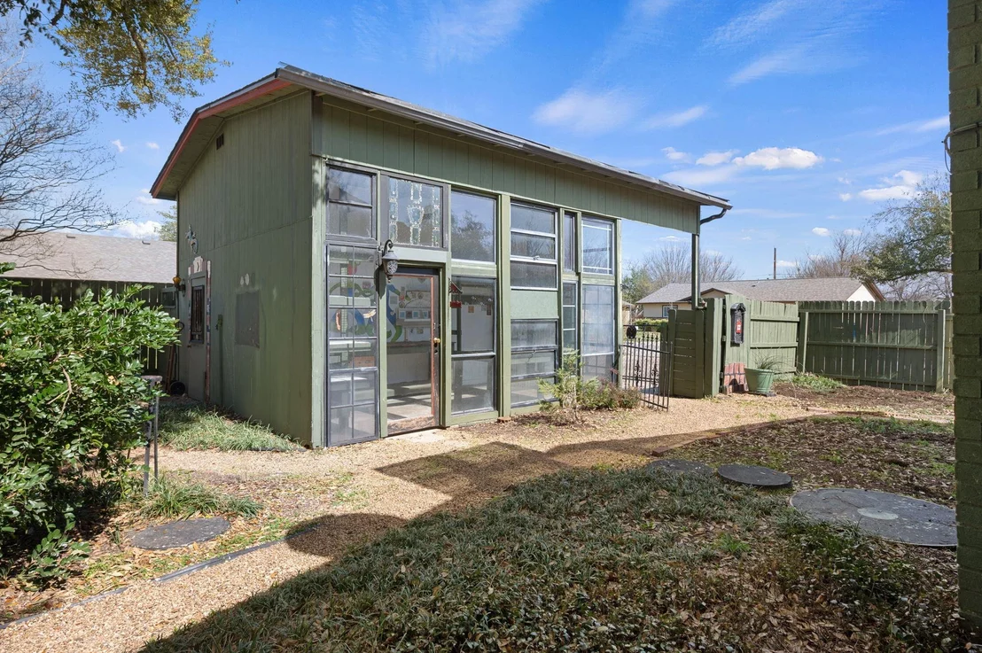 Photo of 1400 Summit CIR