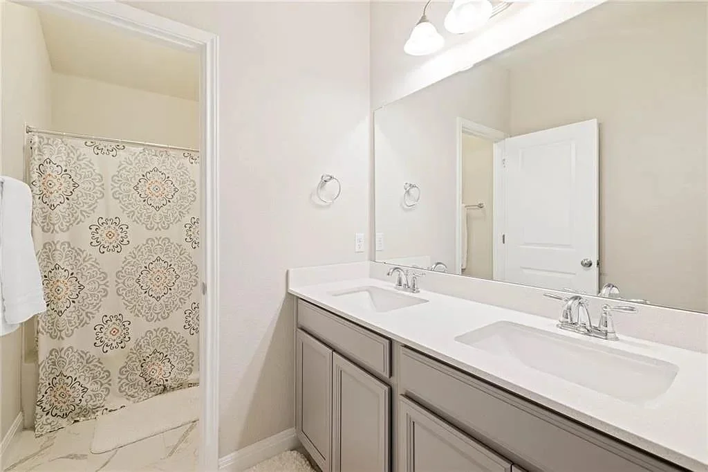 Photo of 165 Carlina LOOP
