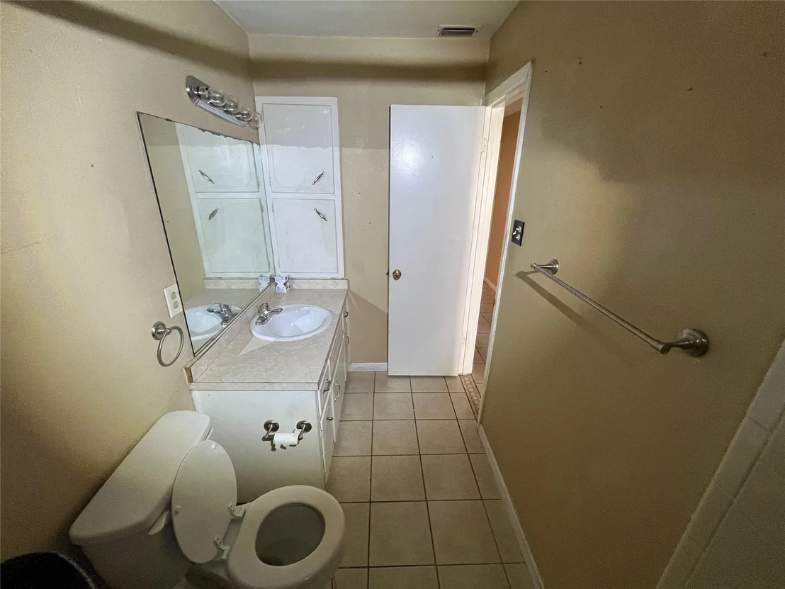 Photo of 1811 Crestview DR