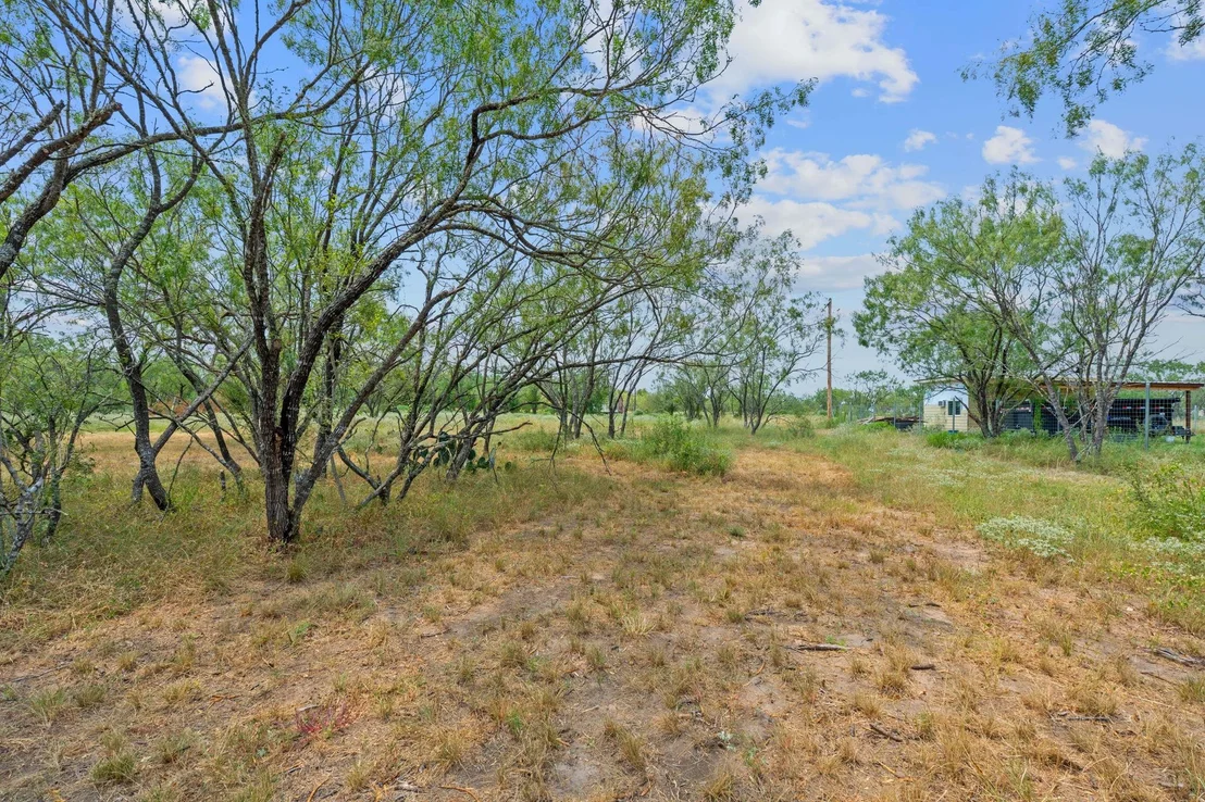 Photo of 1375 Plant RD