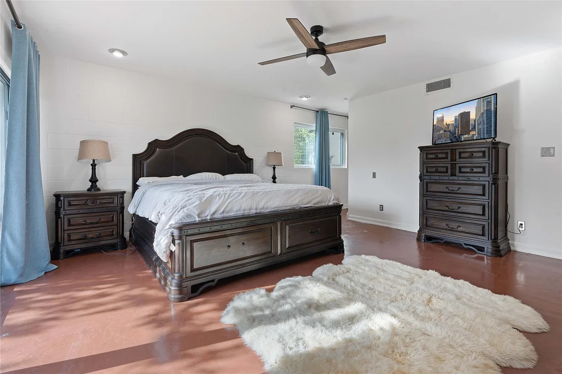 Photo of 913 Dartmoor DR