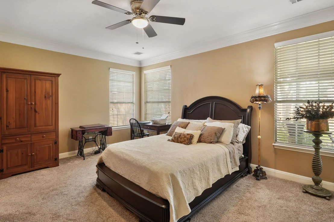 Photo of 1028 Thackeray LN