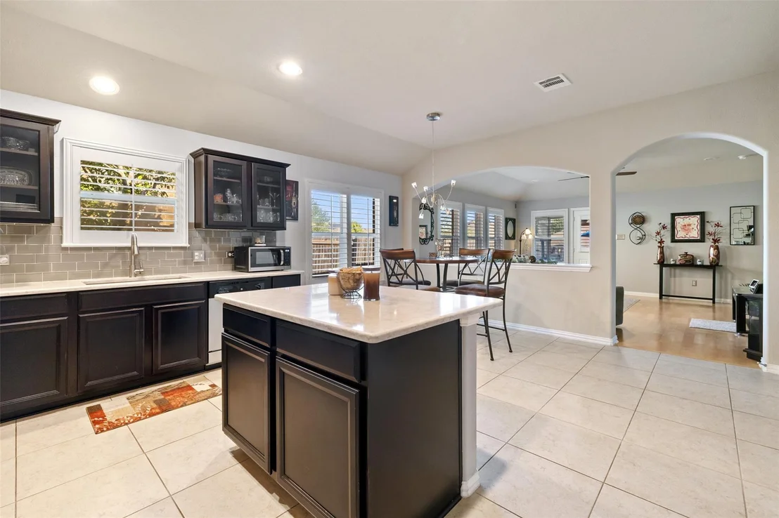 Photo of 339 Strawberry Blonde DR