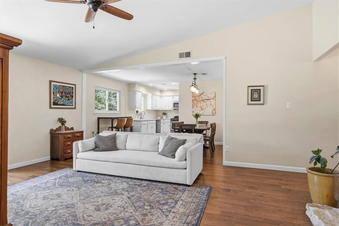 Photo of 617 Blackberry DR