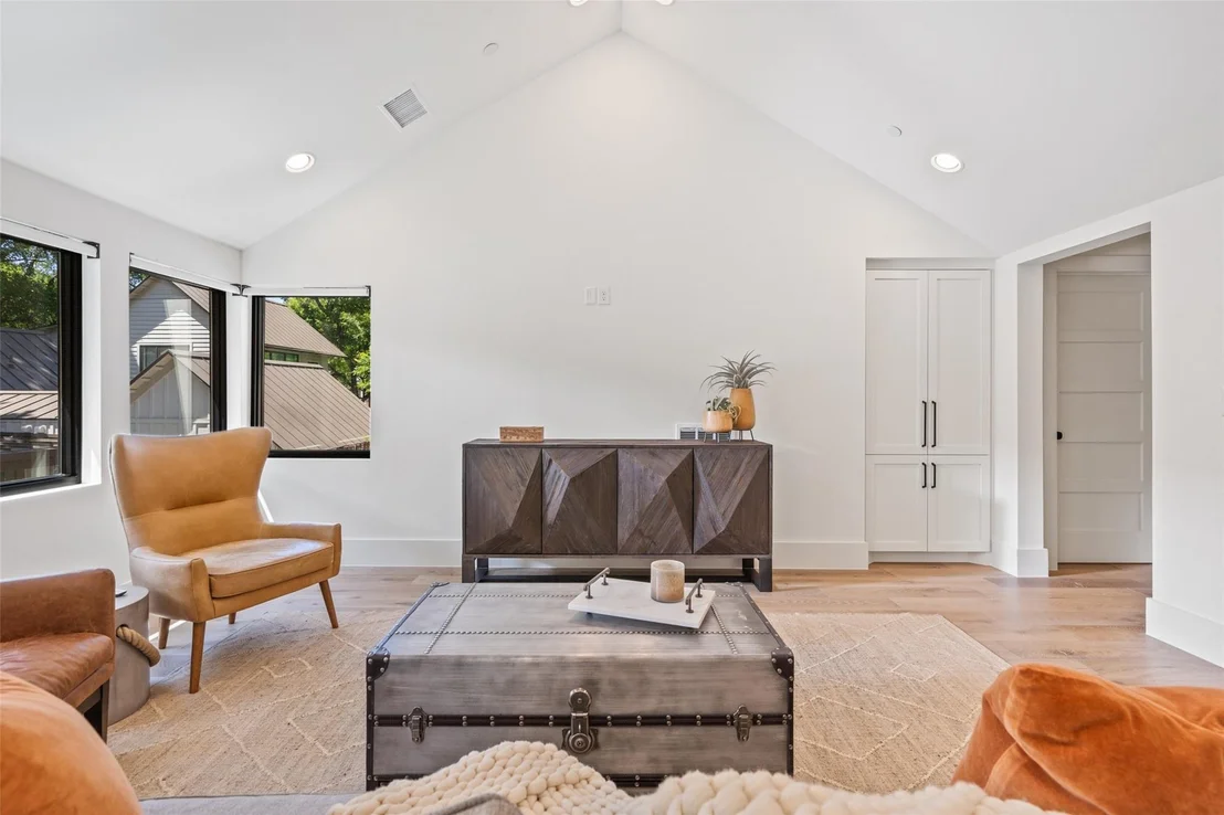 Photo of 1904 Mountain View RD
