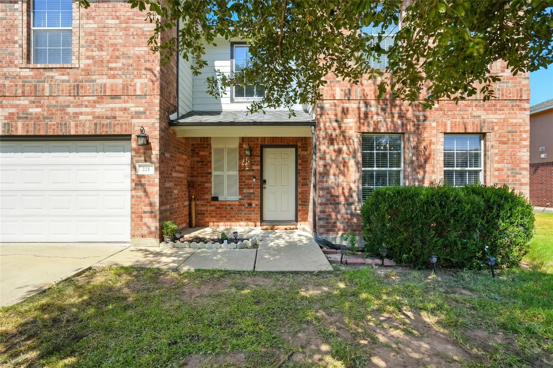 Photo of 221 Herrera TRL