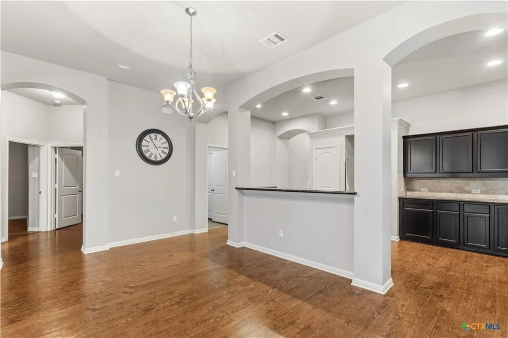 Photo of 6409 Louise LN