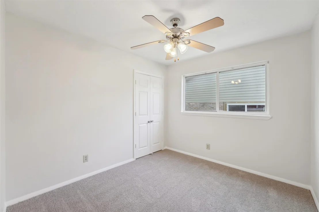 Photo of 3105 Lakeside DR