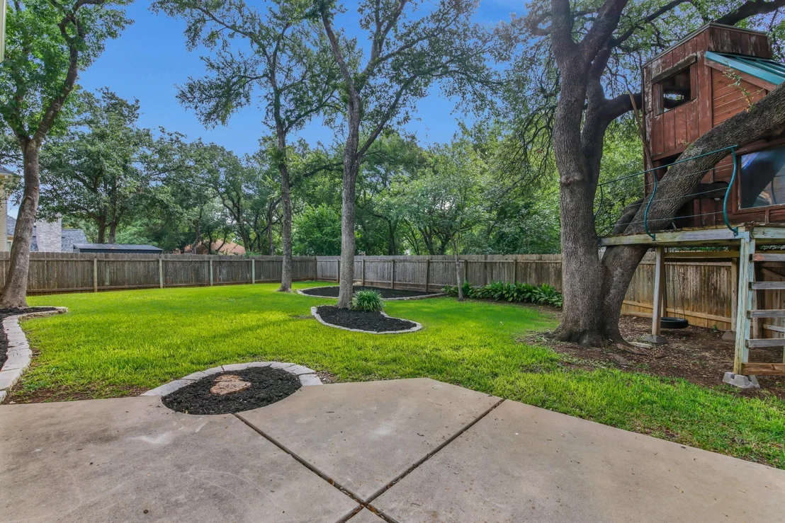 Photo of 701 Oaklands DR