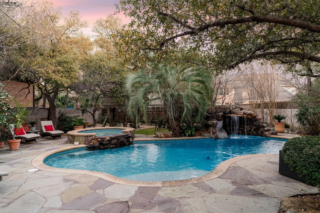 Photo of 10019 Estancia LN