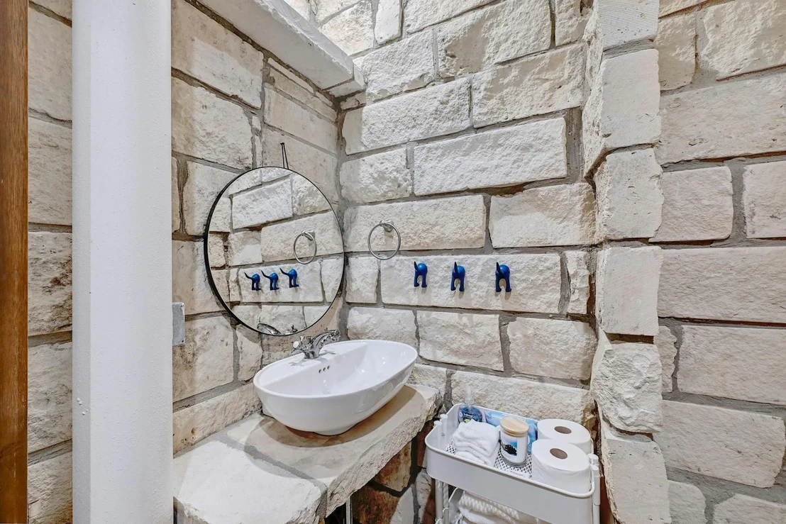 Photo of 6021 Circle J RD