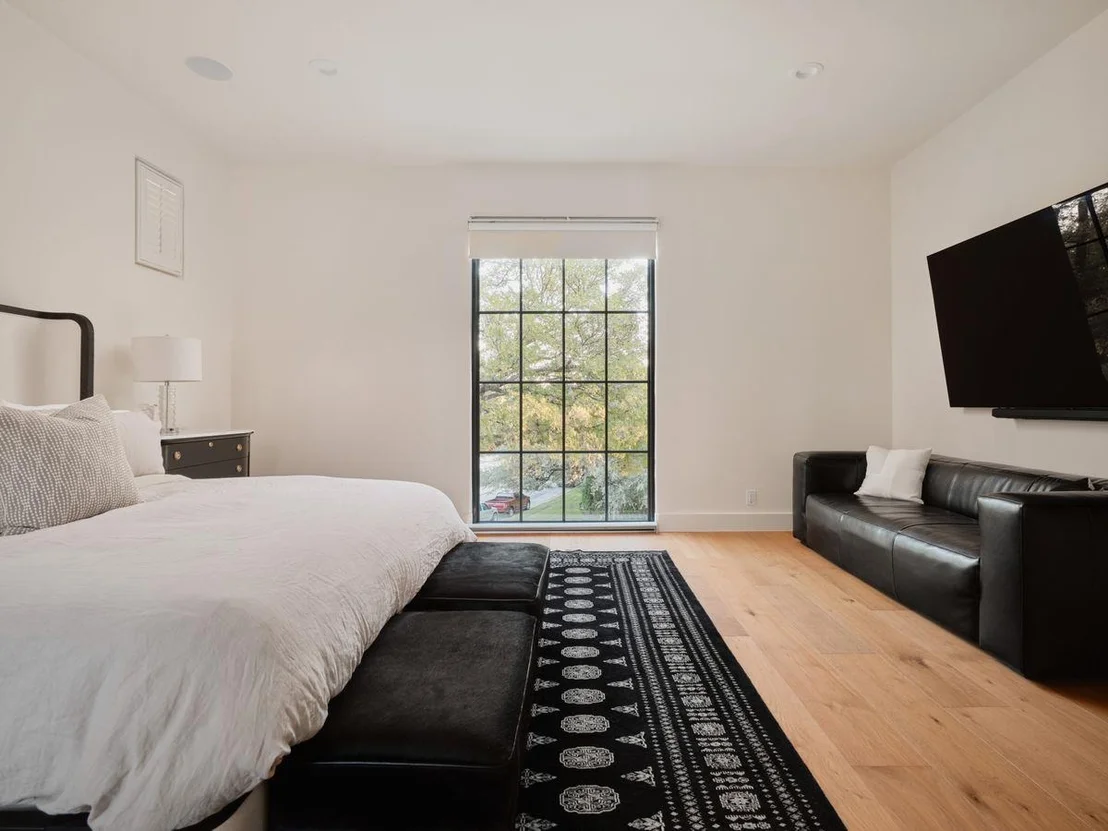 Photo of 400 Inwood RD