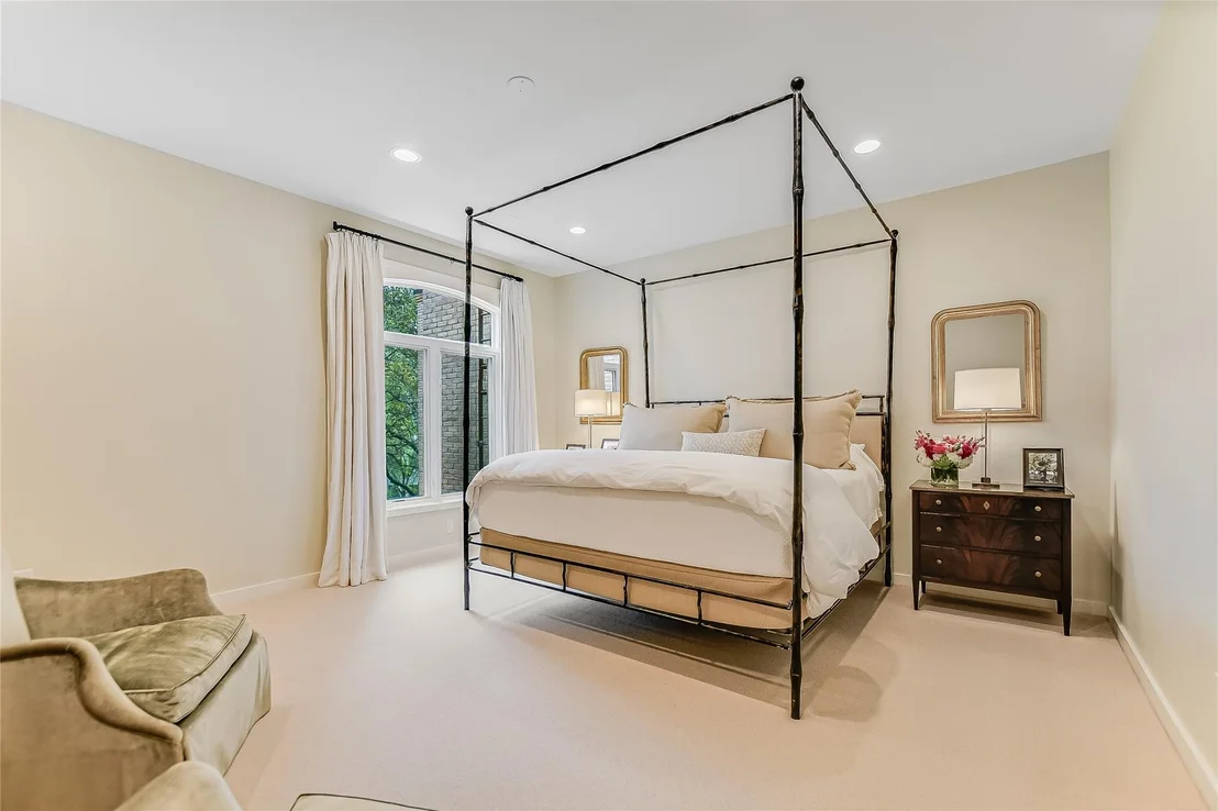 Photo of 3718 Bridle PATH