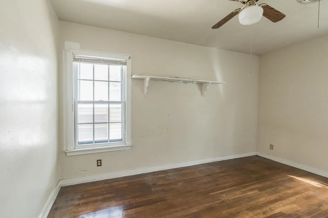 Photo of 900 Herndon LN