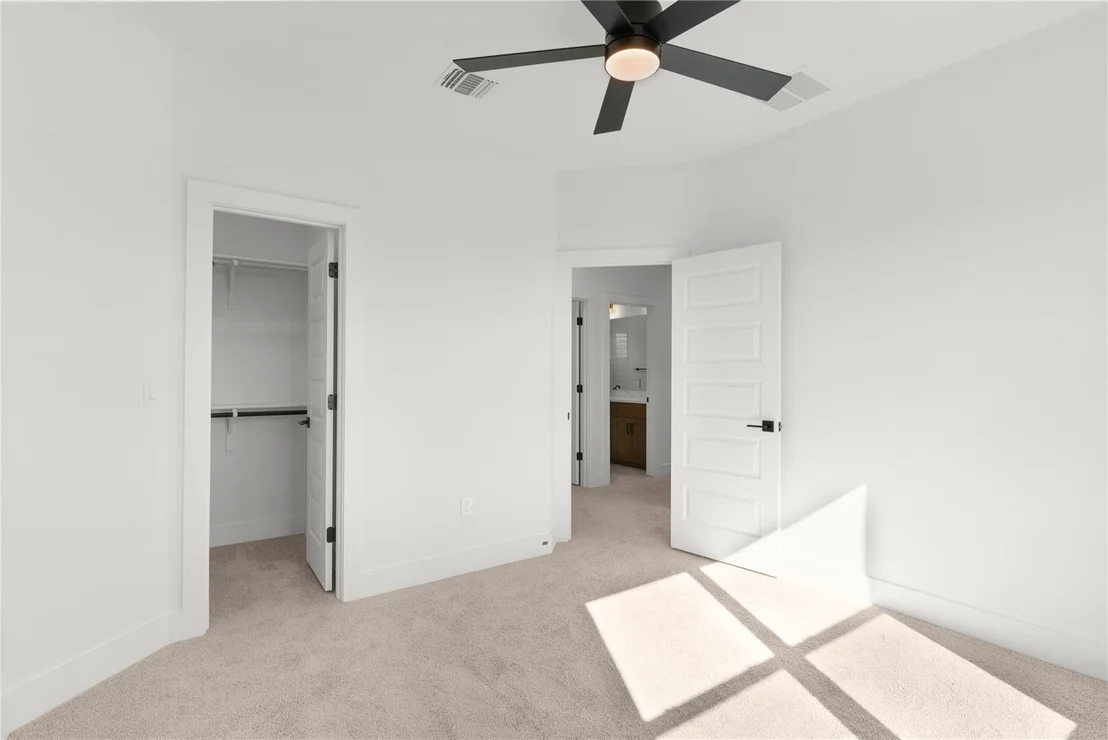 Photo of 107 Carmen CV