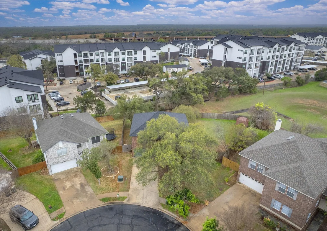Photo of 15300 Iola CV