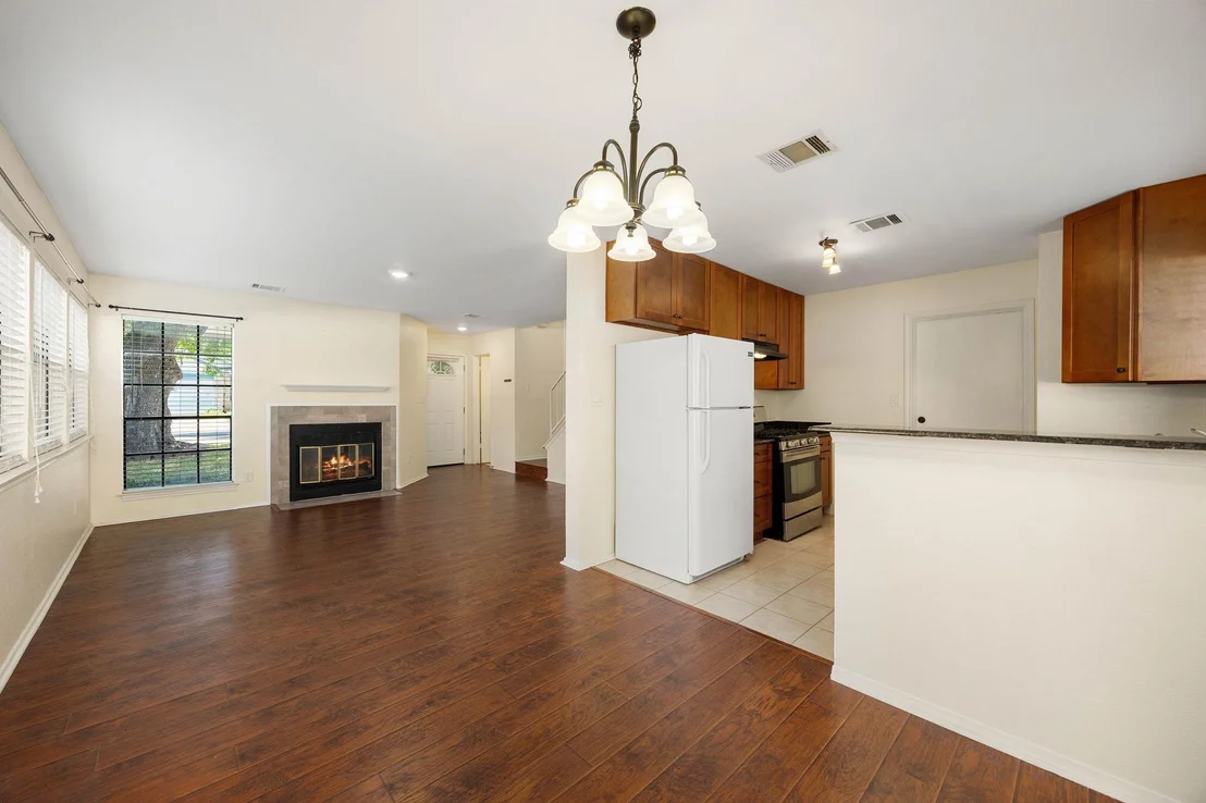 Photo of 2409 Dowd LN