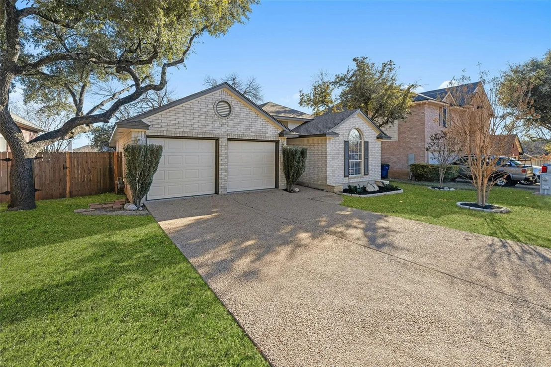 Photo of 806 Hilltop DR