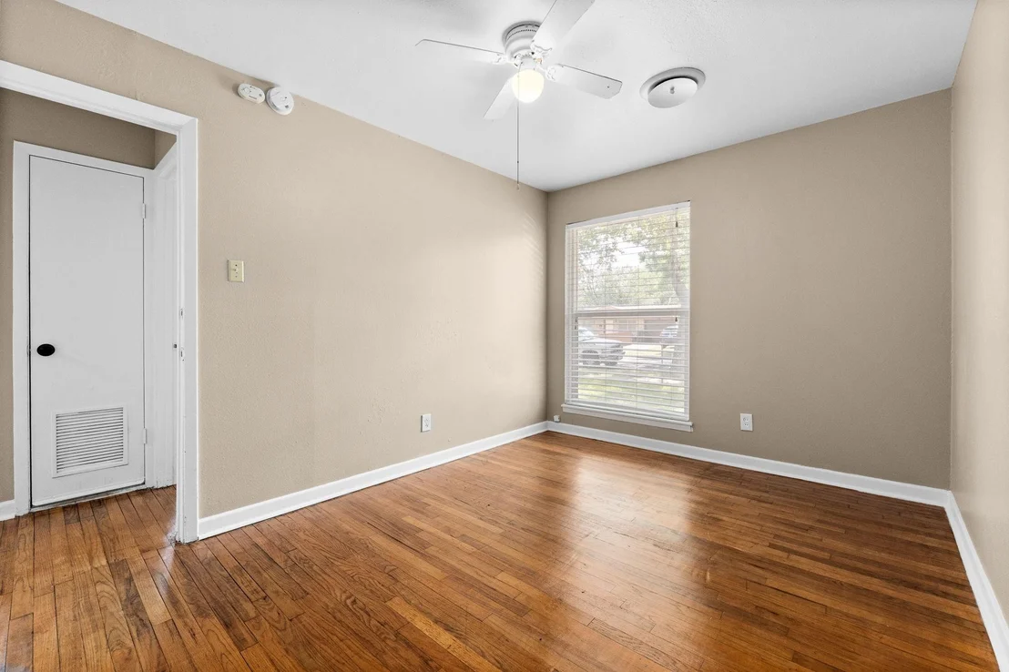 Photo of 1301 West LN
