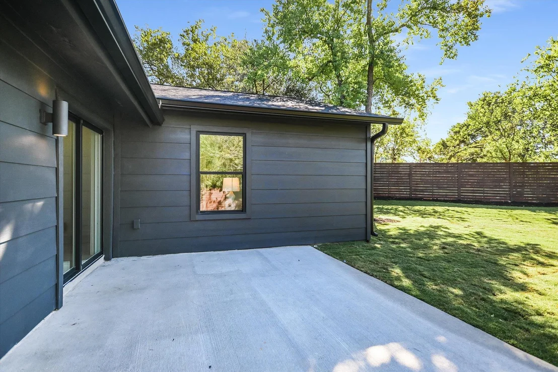 Photo of 2401 Rogge LN
