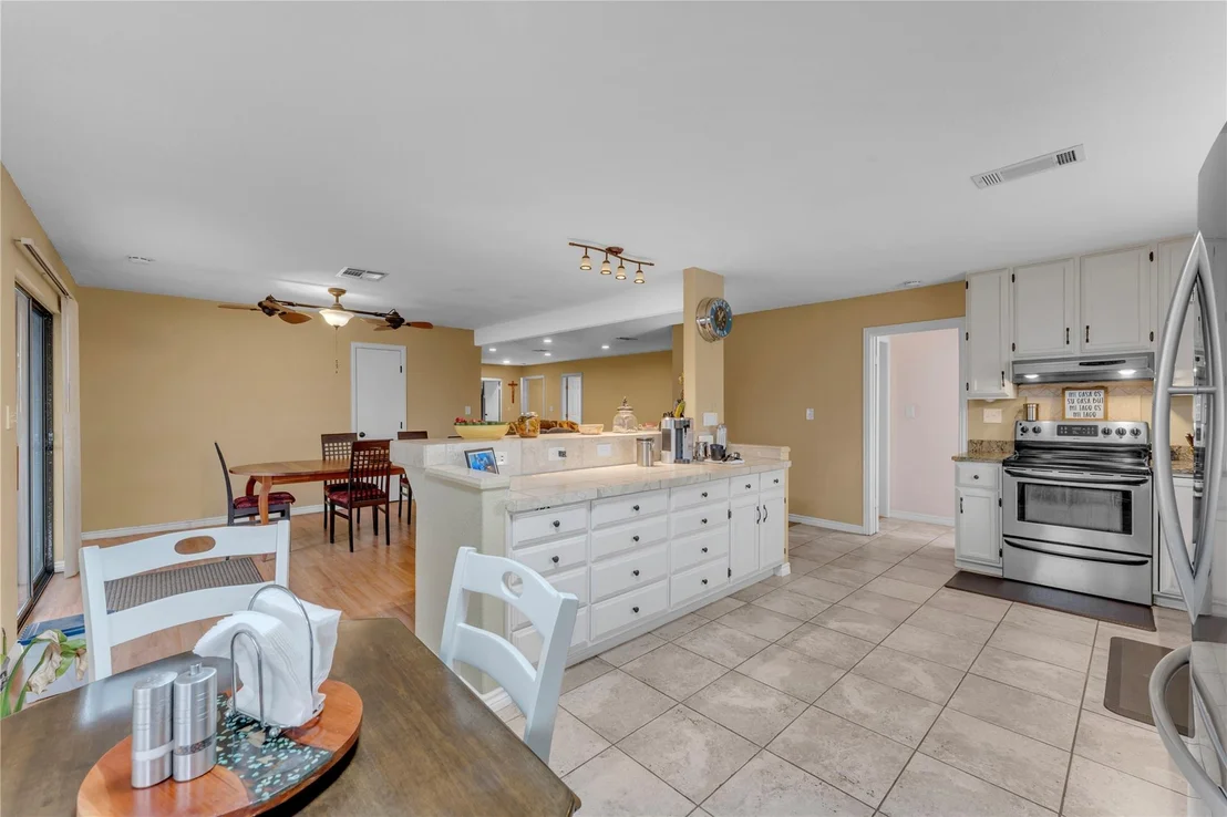 Photo of 312 Apache DR