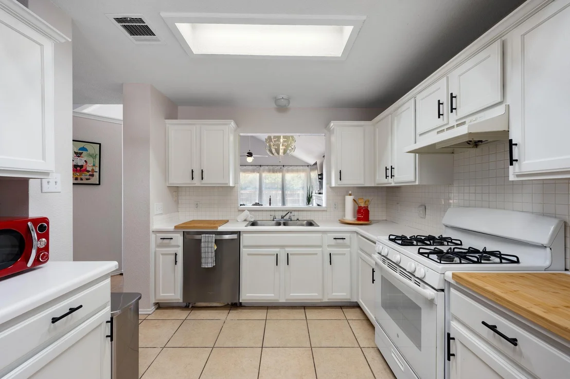 Photo of 1606 Academy PL