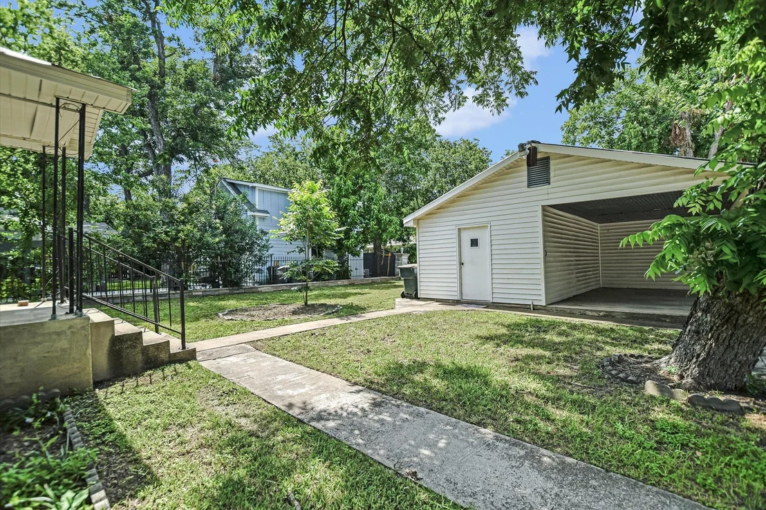 Photo of 312 W 10th ST