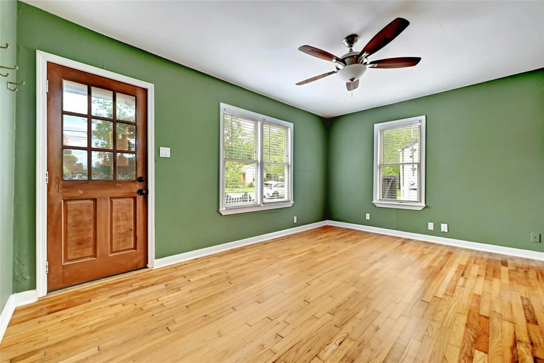Photo of 5319 Harmon Ave