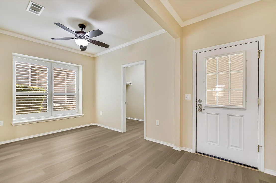 Photo of 215 Bonham LOOP
