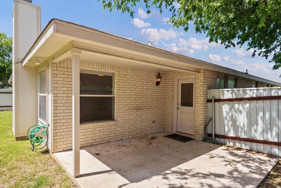 Photo of 2201 Calumet DR
