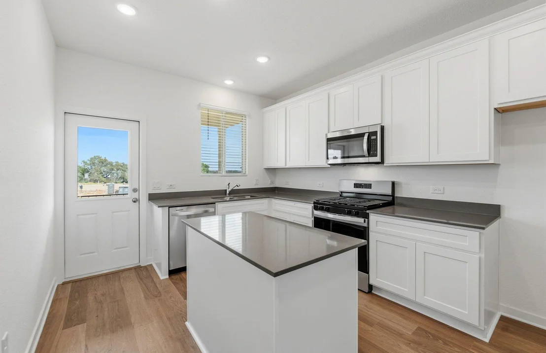 Photo of 108 Blackfoot Daisy PATH