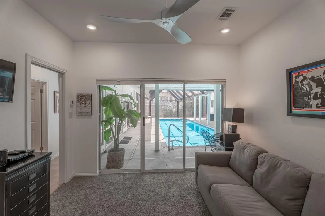 Photo of 2704 Aurora